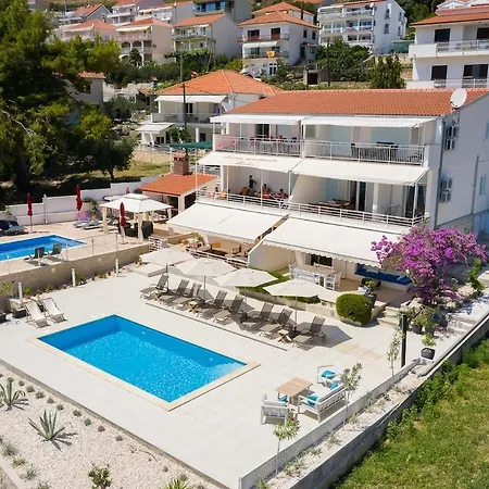 Ivona By The Sea Apartment